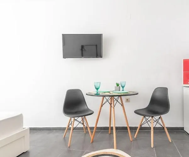 Modern Studio Near Downtown